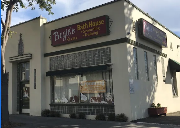 Bogie's Pet Supply storefront on Fremont Blvd, maroon awning